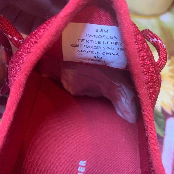 Red Tommy Hilfiger size 8 1/2m - Picture 6 of 9